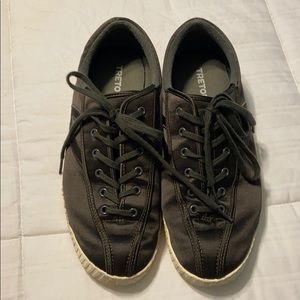 Satin olive green Tretorns